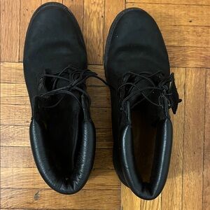 Men black timberland boots in almost like new. Just been worn a couple of times